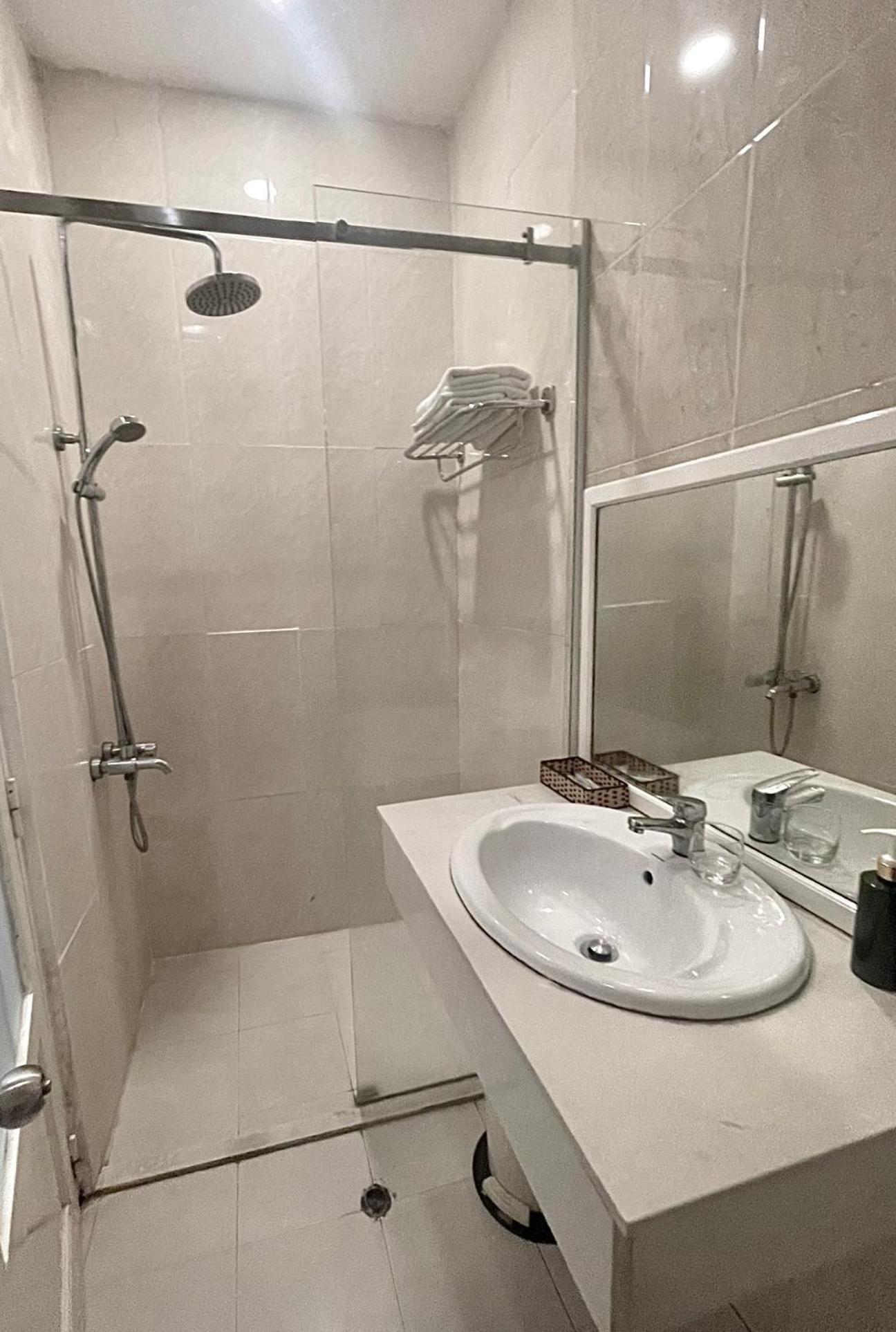 Queen Central Apartment Hotel Хошимин Экстерьер фото